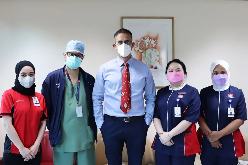SJMC performs first total knee replacement surgery as day care service in Malaysia