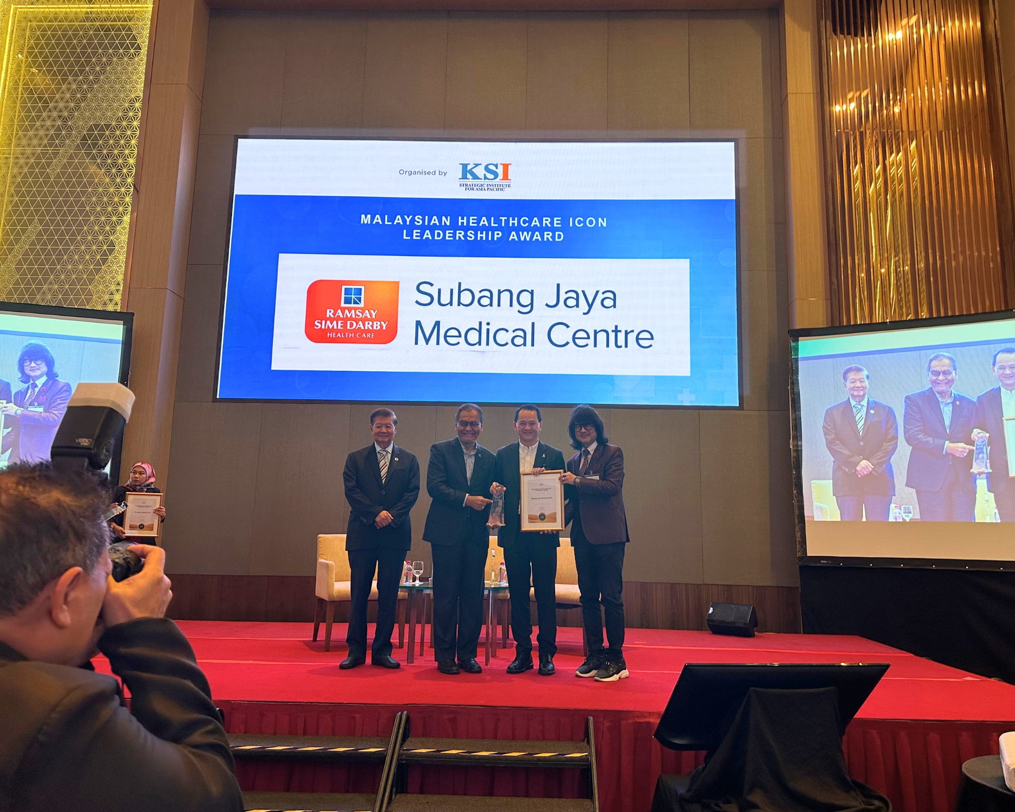 SJMC Wins Malaysian Healthcare Icon Leadership Award at Malaysian Health and Wellness Summit 2023